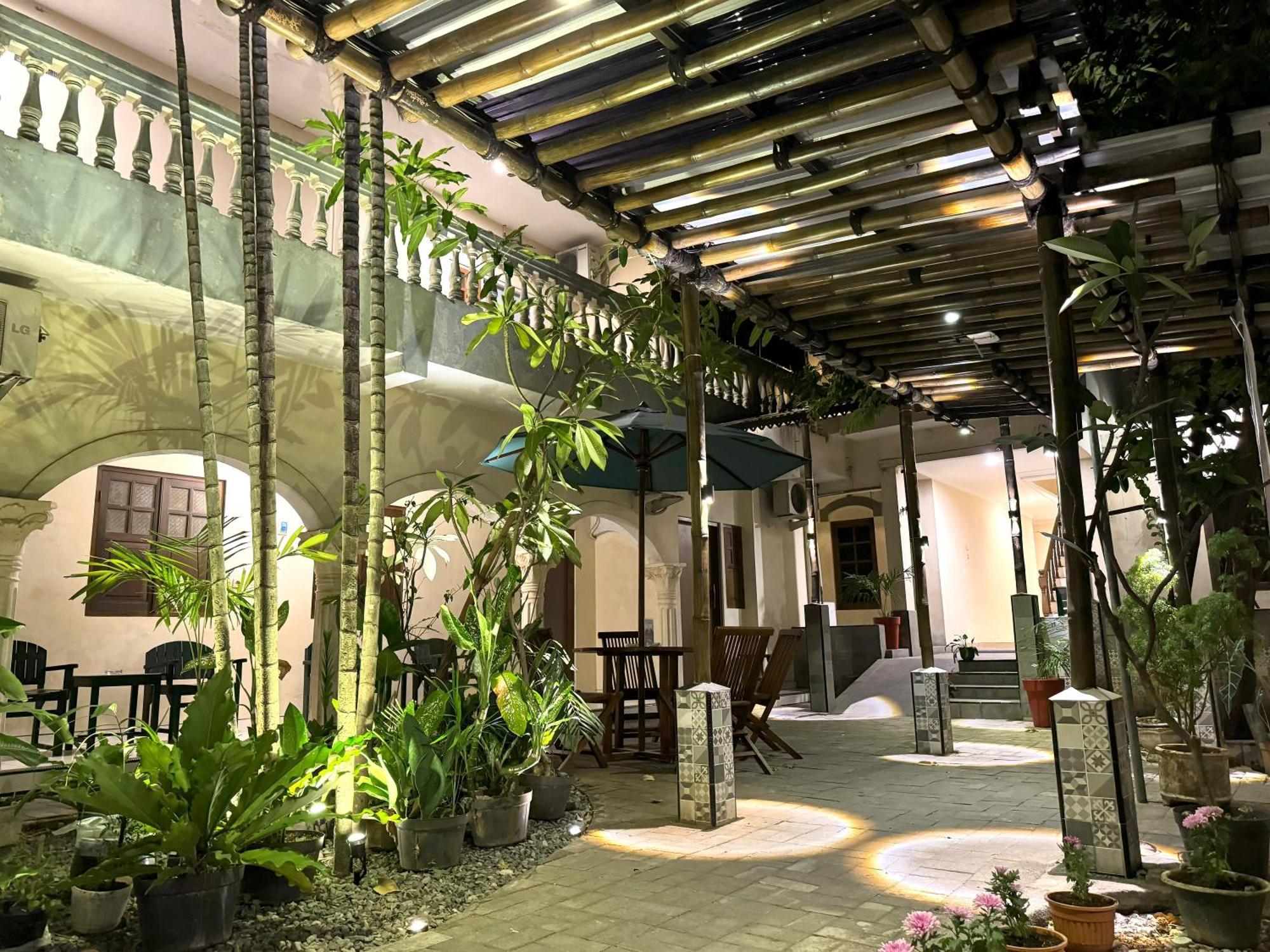 The Raden Patah Heritage Kota Lama Semarang Buitenkant foto