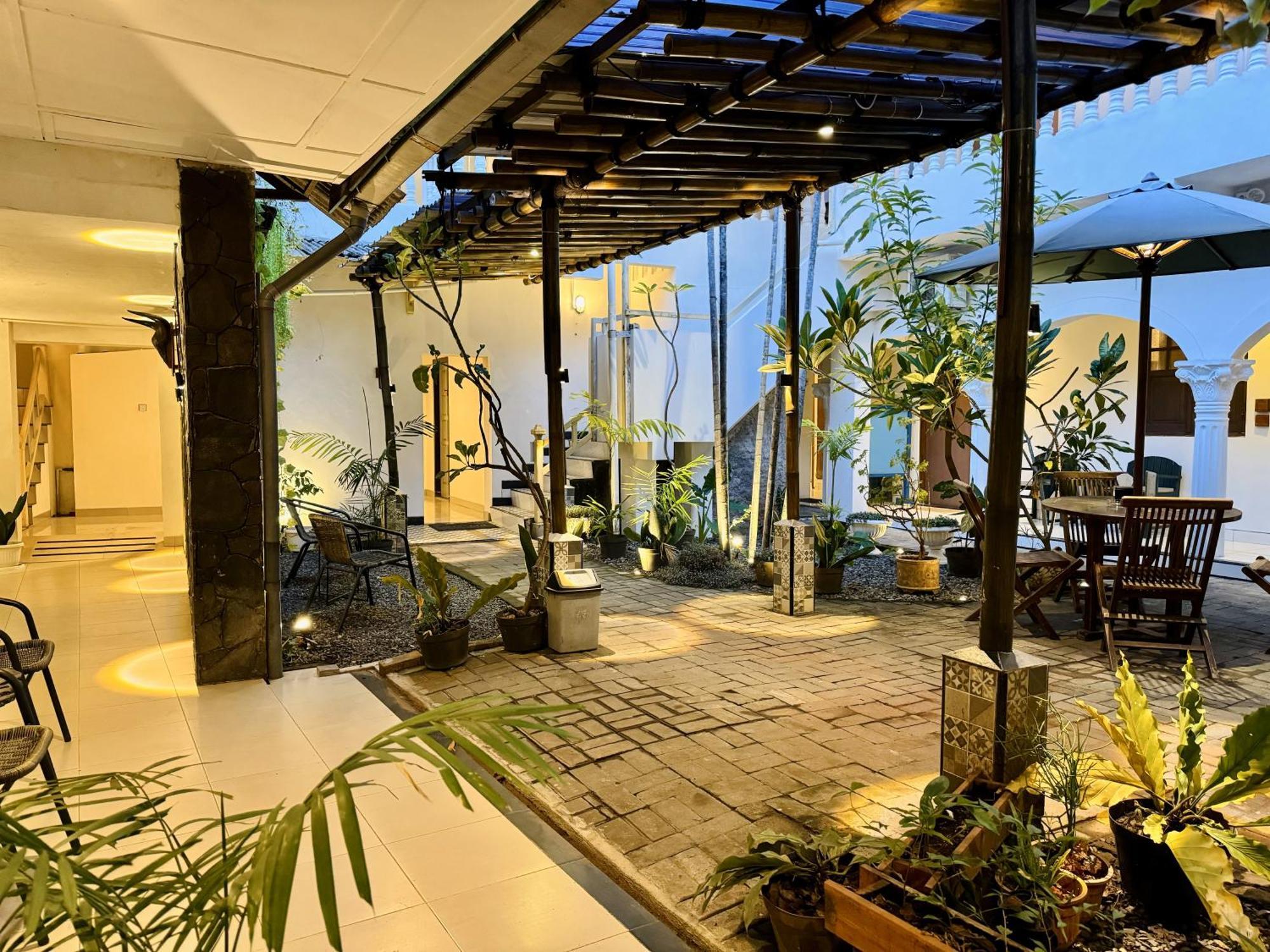 The Raden Patah Heritage Kota Lama Semarang Buitenkant foto