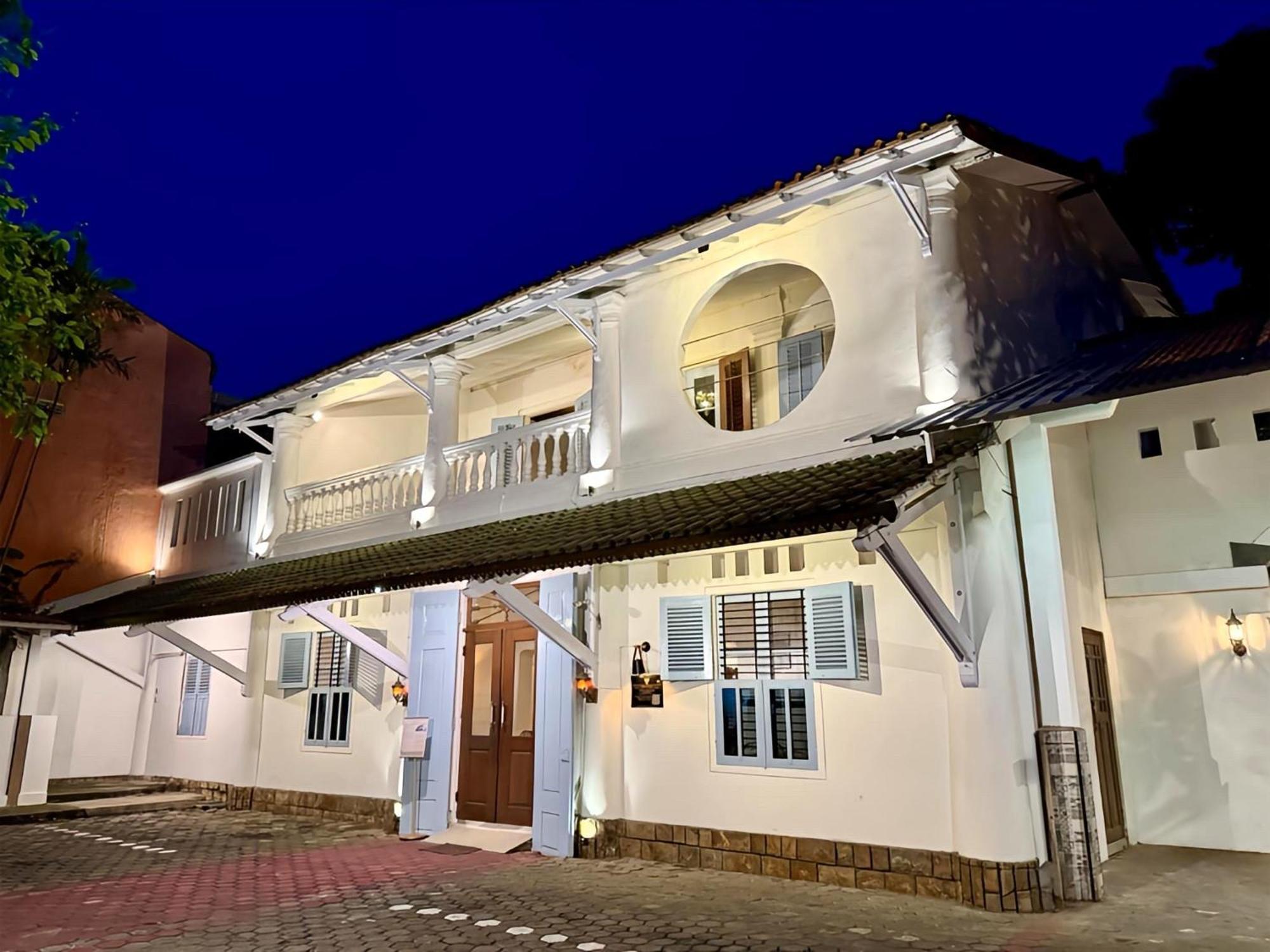 The Raden Patah Heritage Kota Lama Semarang Buitenkant foto